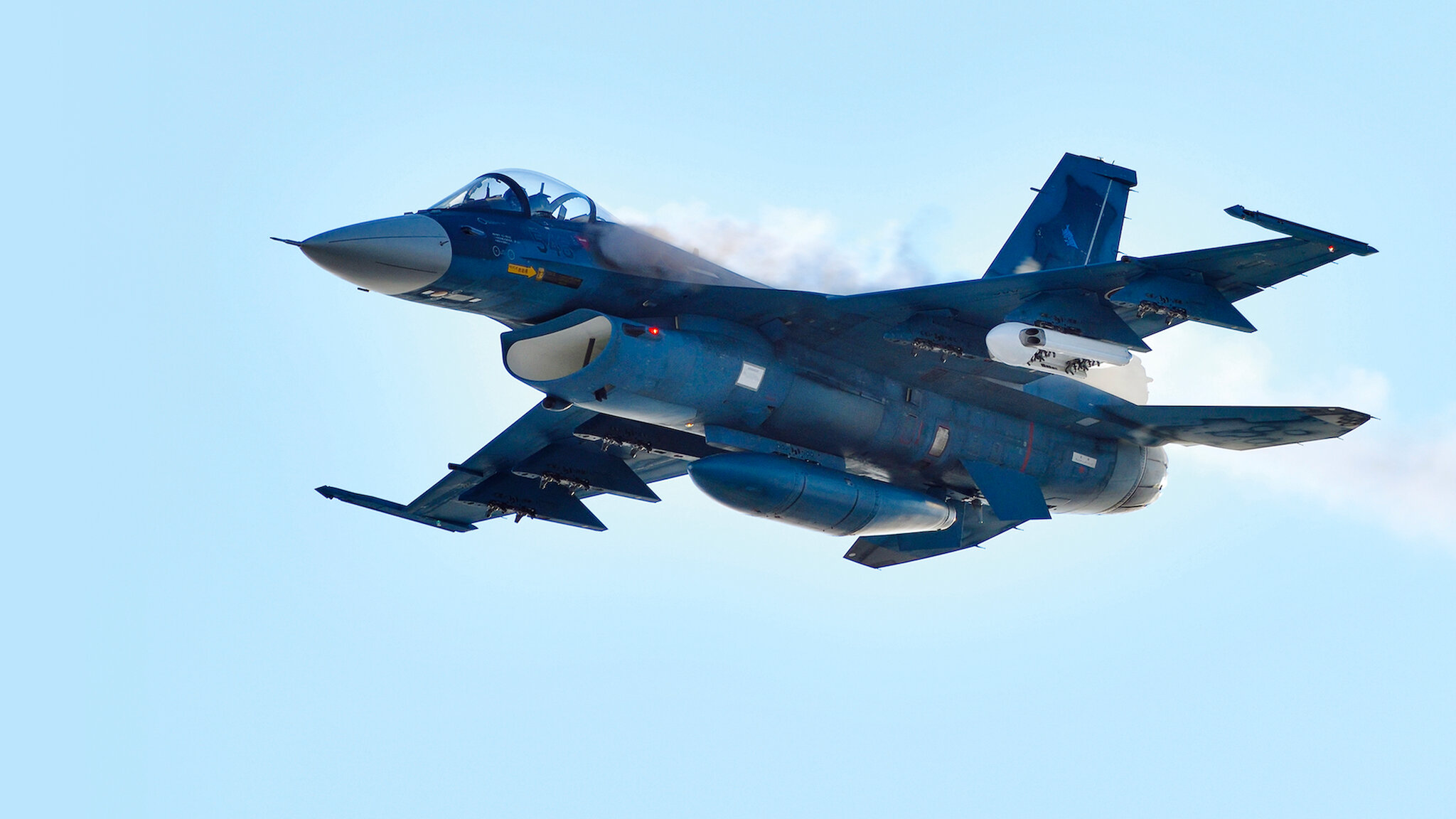 (未使用･未開封品)　ウェポン・フロントライン 航空自衛隊 マルチロールファイターF-2 [Blu-ray] wyeba8q 81utSITU22L.jpg