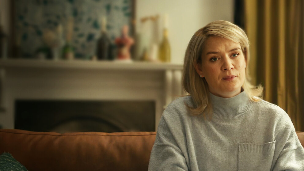 revistapazes.com - Mulher come&ccedil;a a suspeitar que est&aacute; prestes a se casar com um assassino em s&eacute;rie fen&ocirc;meno da Netflix em 2026