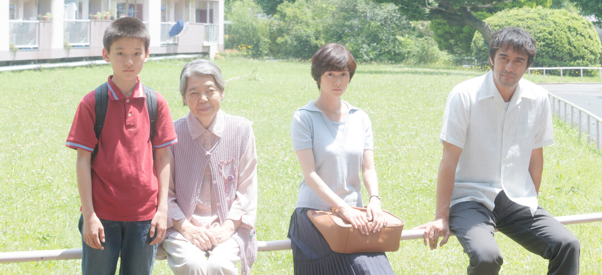 阿部寛さん　直筆サイン入り　海よりもまだ深く 映画『海よりもまだ深く』“母の日に映画を贈ろう”キャンペーン！｜松竹